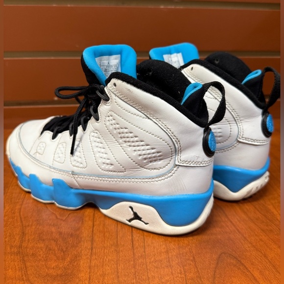 Nike Black and Blue Sneakers - Picture 7 of 9